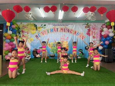 Khoe sắc xuân 2024