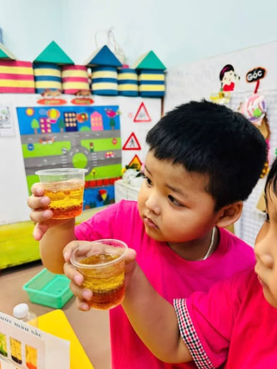 Hoạt động khám phá khoa học